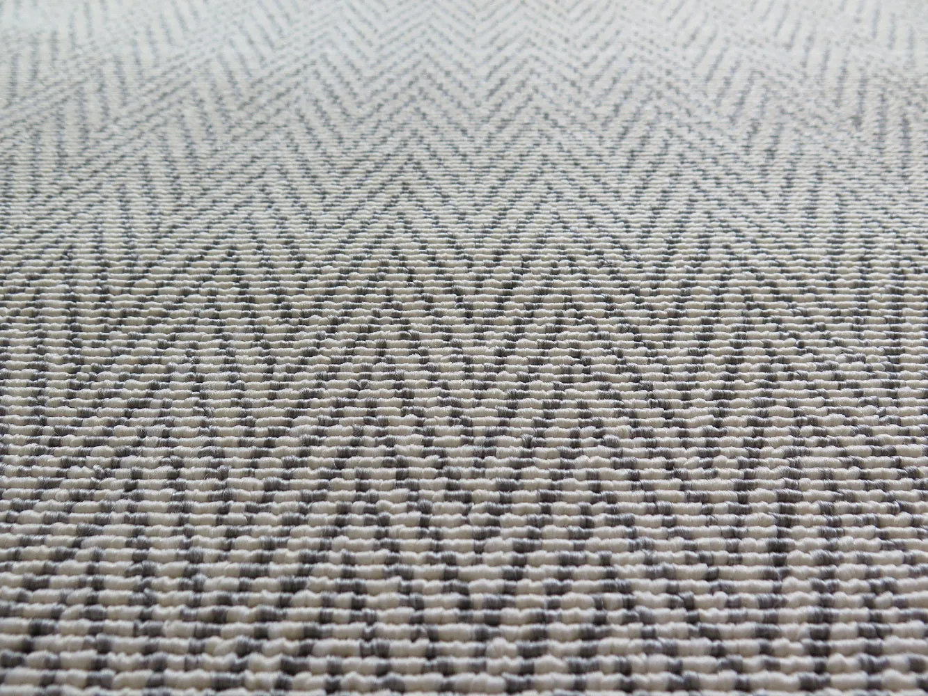 Portofino Chevron Pattern Area Rug (Grey, 120 x 170cm)